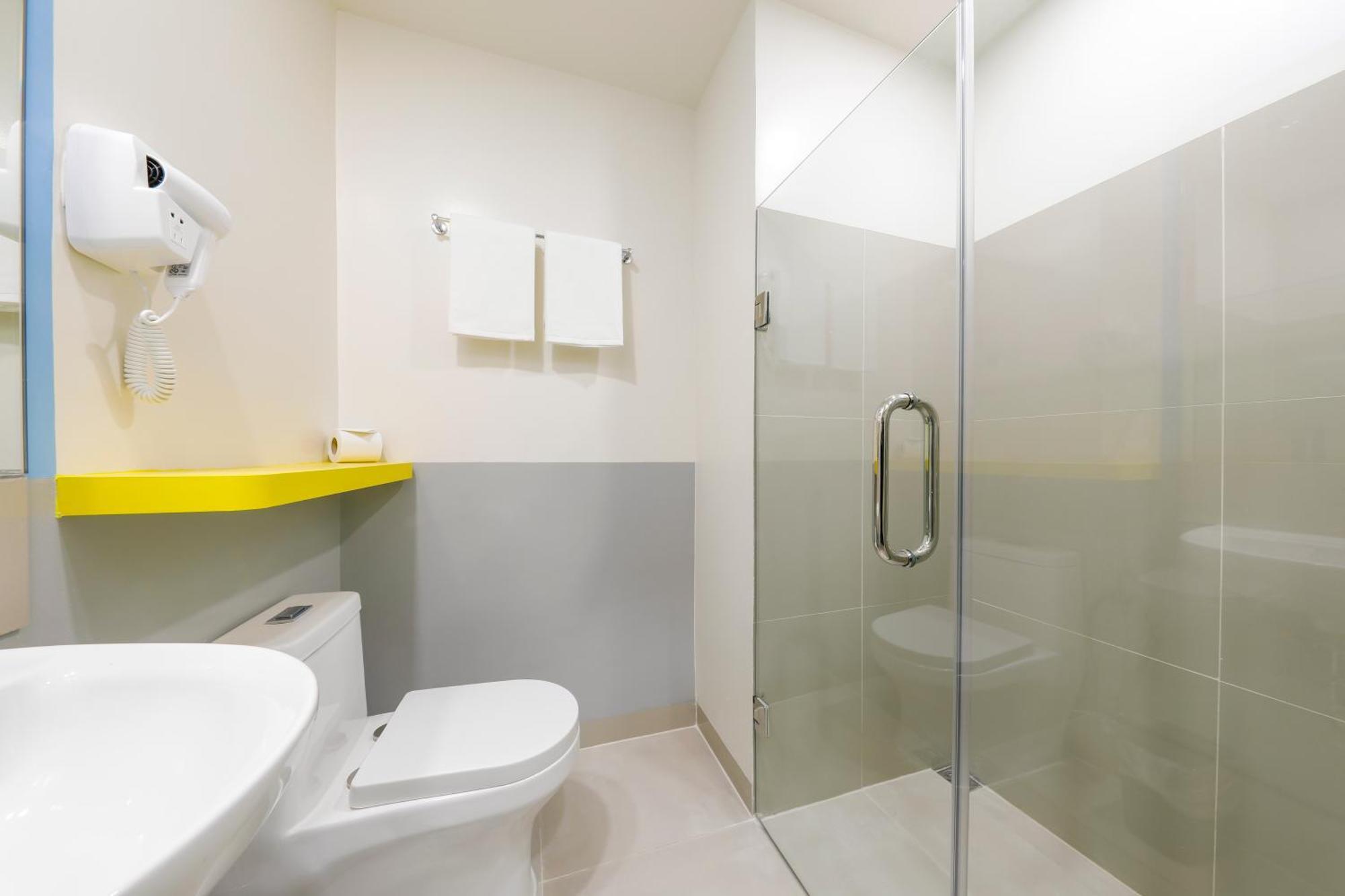 Hop Inn Hotel Iloilo Dış mekan fotoğraf